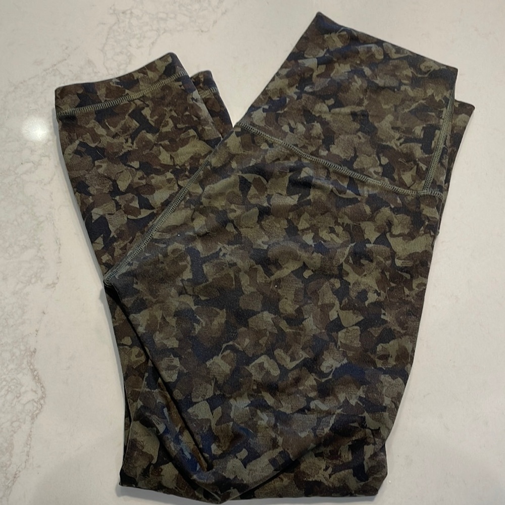 Lululemon Camo crop high waisted leggings